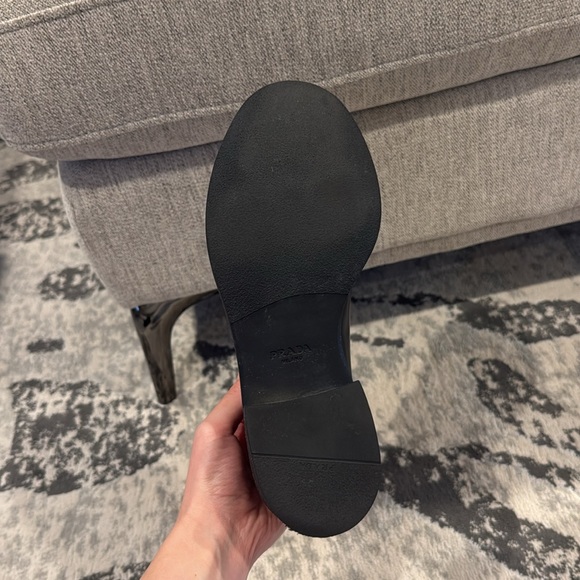 Prada - Brushed leather loafers
Just like new, only wore once. 100% Authentic - Picture 5 of 10